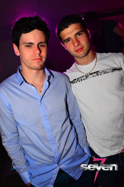 Cliquer pour voir l'image en taille réelle