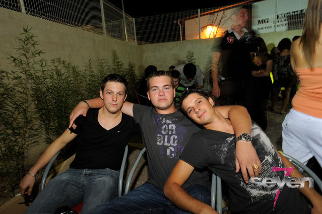 Cliquer pour voir l'image en taille réelle