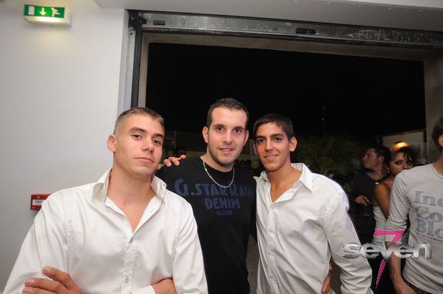 Cliquer pour voir l'image en taille réelle